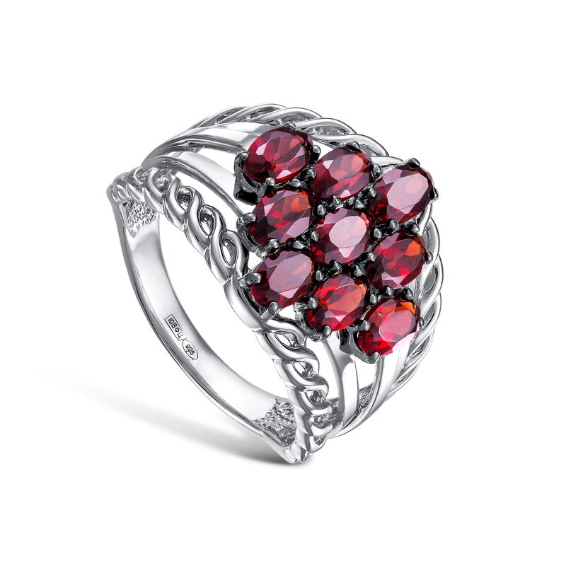 Серебряное кольцо с гранатами