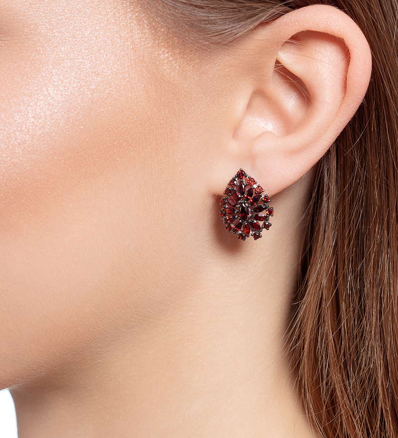 Серебряные серьги с гранатами