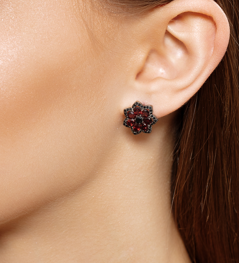 Серебряные серьги с гранатами и шпинелями