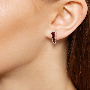 Серебряные серьги с гранатом