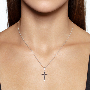 Серебряный крест с шпинелями