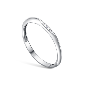 Серебряное кольцо с бриллиантами