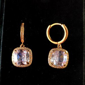 Серьги из ювелирного сплава с камнями