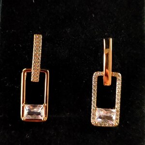 Серьги из ювелирного сплава с камнями