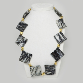 Оникс 093 бусы "зебровый" каре гнутое 25х25мм, шар