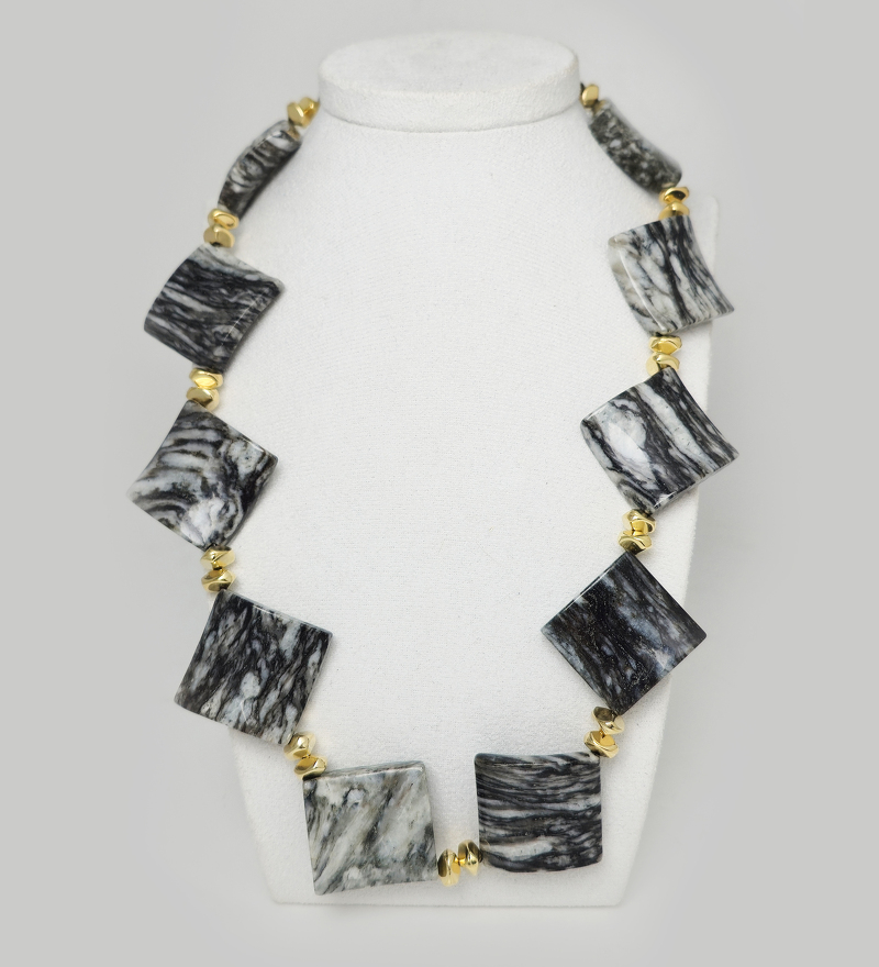 Оникс 093 бусы "зебровый" каре гнутое 25х25мм, шар