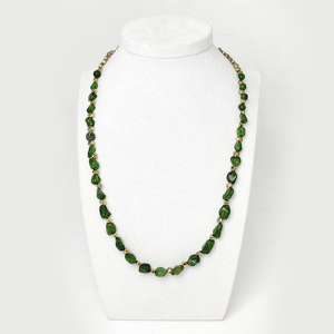 Хромдиопсид 038 бусы "якутский изумруд" овал мятый