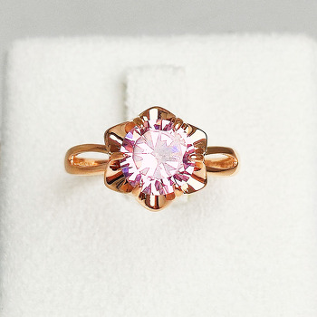 Серебряное кольцо с бриллиантом синт.